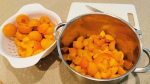 apricot jam with raw apricots